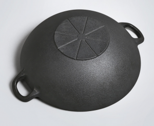 14.2” cast iron pre-seasoned wok with flat bottom