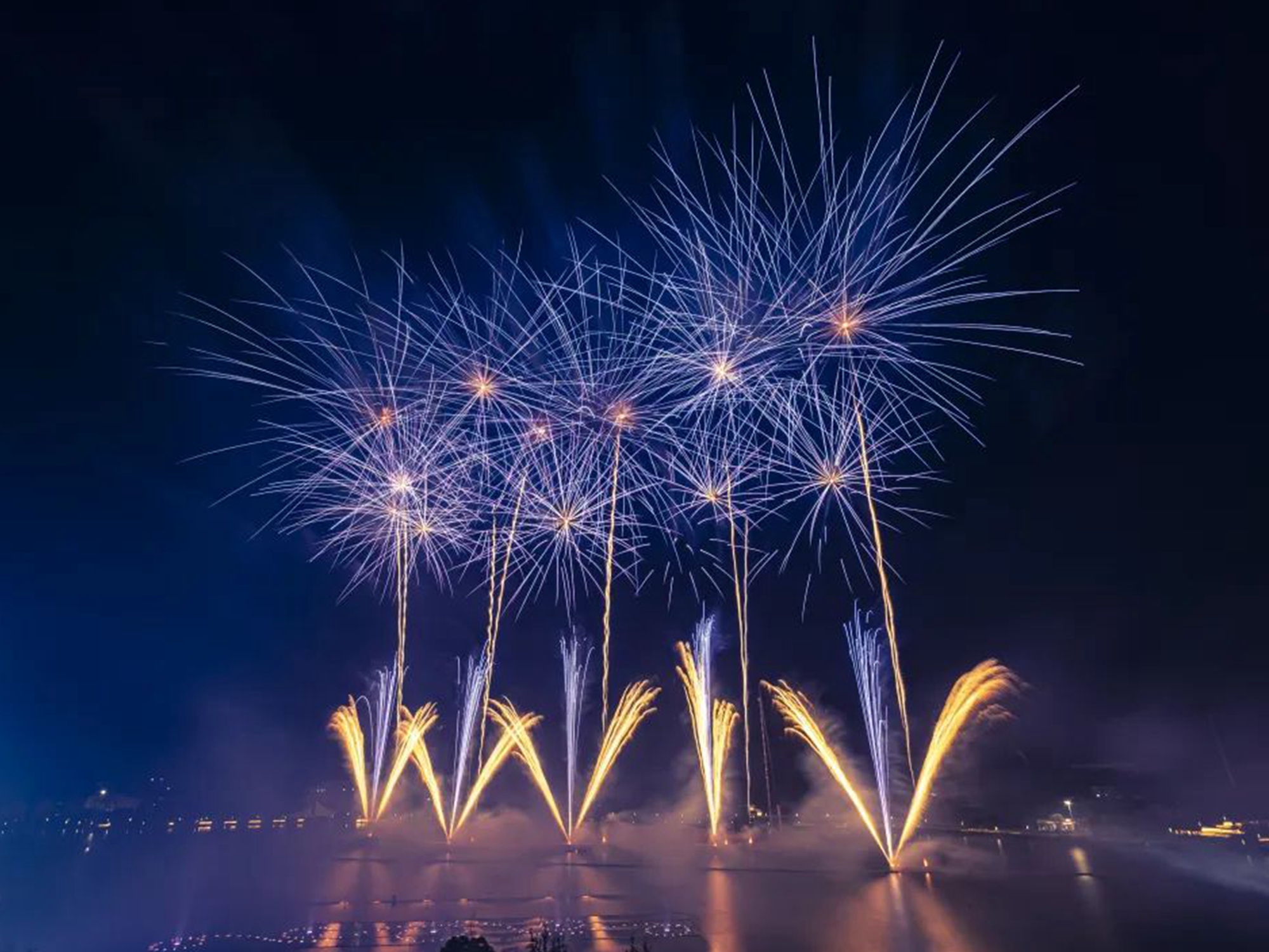 Actividad de la empresa campeona de fuegos artificiales en la montaña Wugong de la provincia de Jiangxi