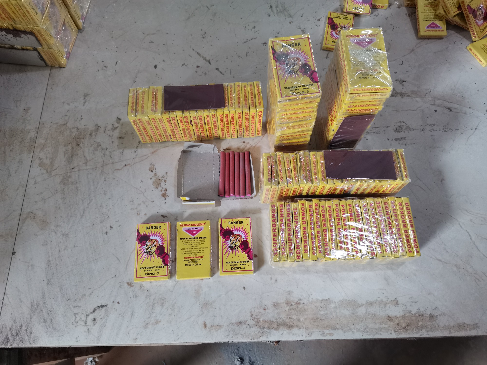 K0203-3 Match cracker fireworks factory